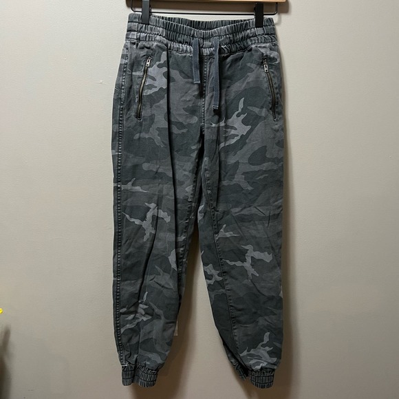 TNA Black Camo‎ Jogger Pants size XS - Picture 1 of 9